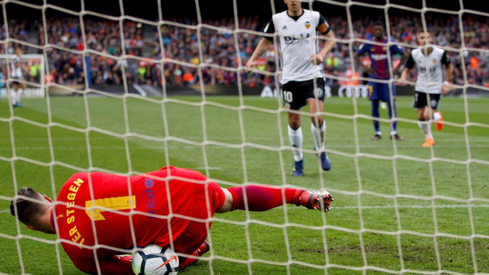 Parejo marca de penalt el gol del Valencia