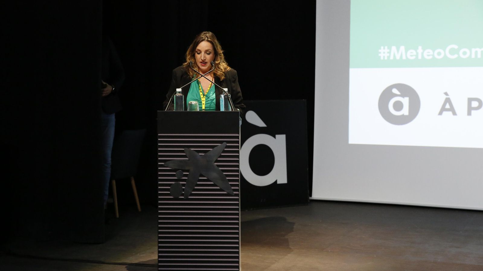 Victòria Rosselló, cap del departament de Meteorologia d'À Punt, llig el Pacte de València