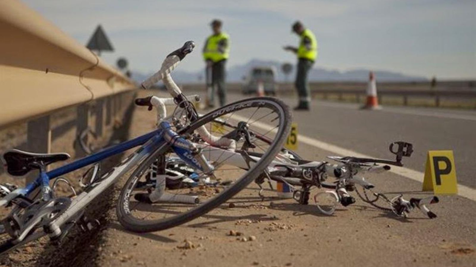 Imatge d'arxiu d'un accident de trànsit amb ciclistes