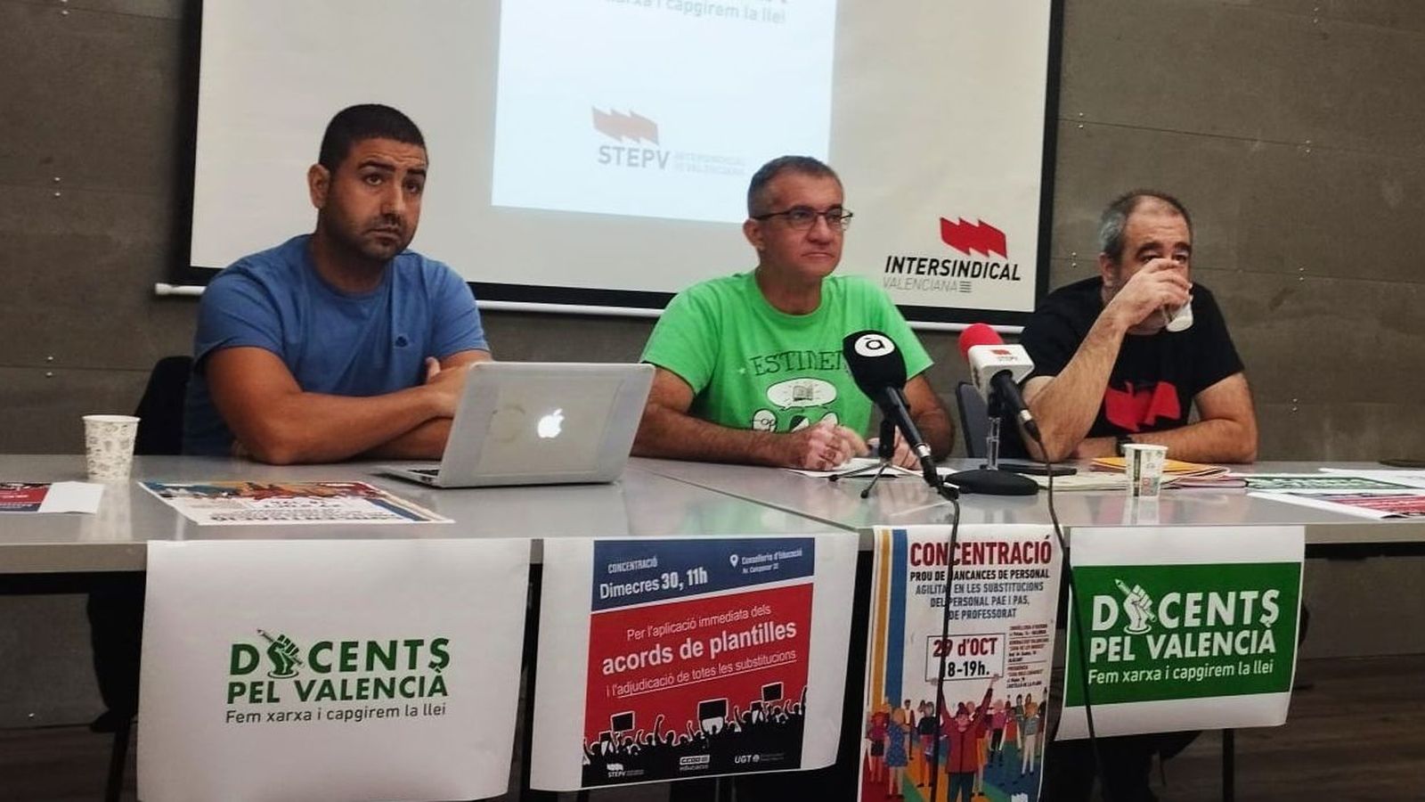 Els representants de l'STEPV i Intersindical Valenciana en la roda de premsa on han explicat les mobilitzacions