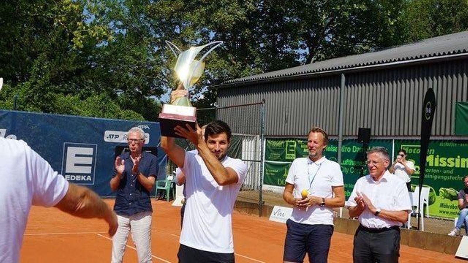 Zapata, amb el trofeu de campió