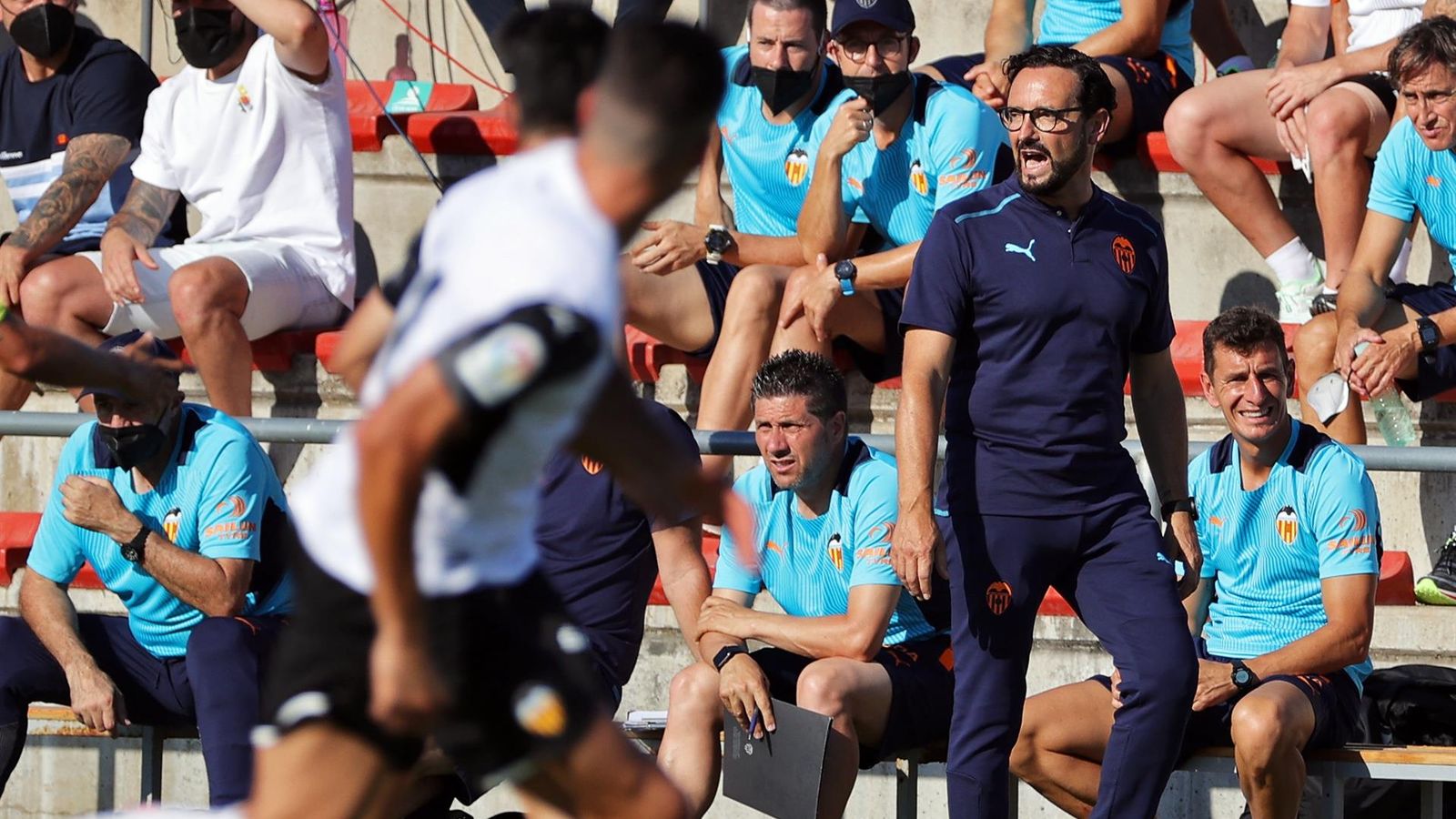 José Bordalás dona instruccions als futbolistes