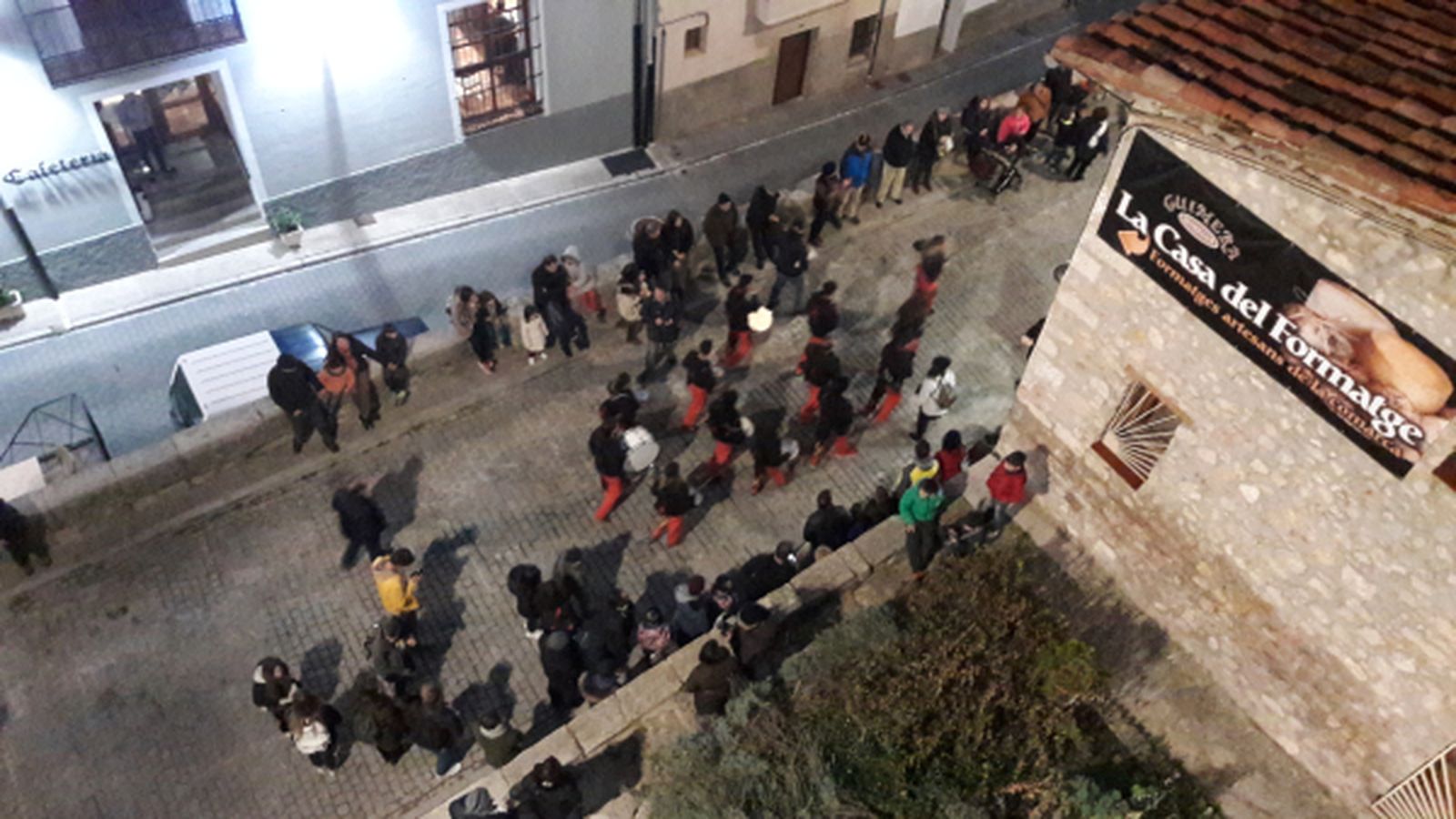 Més de 200 dimonis han omplit de foc i de color els carrers de Morella