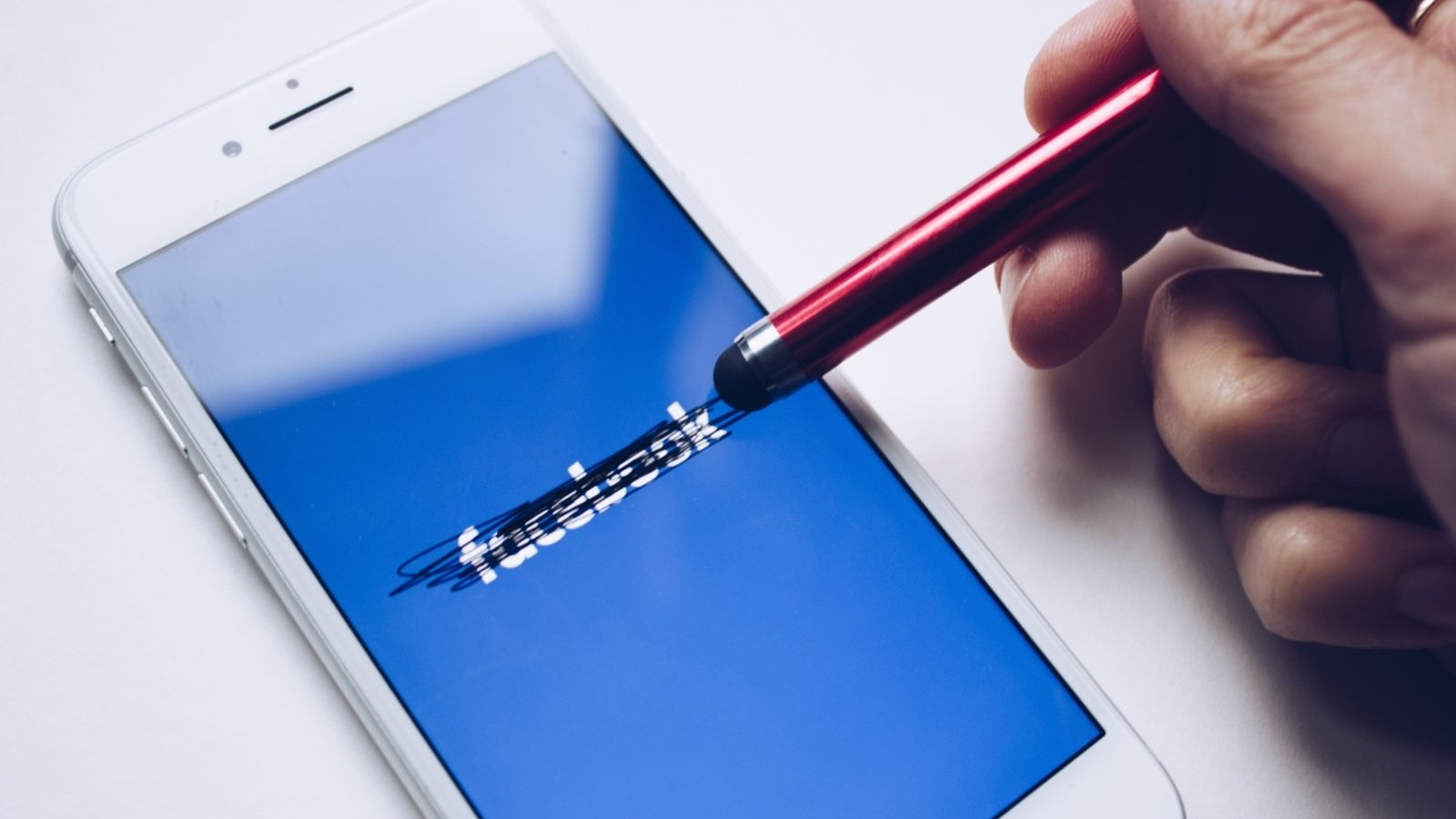 Un estudi calcula el preu amb què els usuaris i les usuàries valoren el seu perfil en la xarxa social