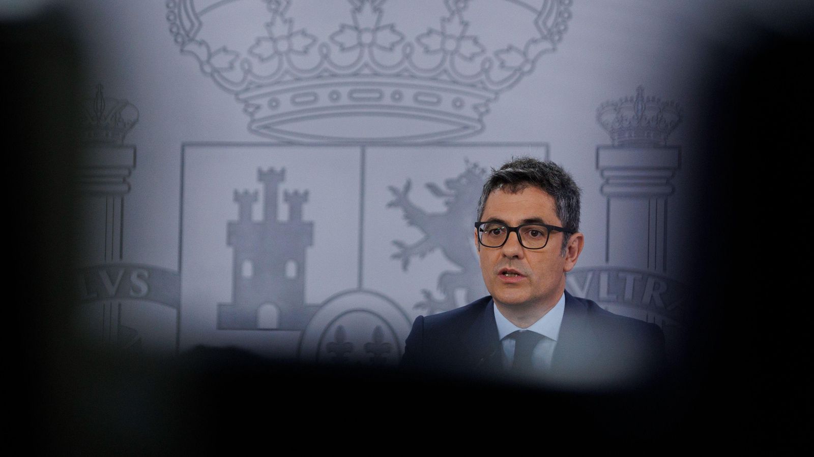 El ministre Félix Bolaños en la compareixença que va oferir aquest dilluns i on va anunciar els atacs als mòbils de Sánchez i Robles