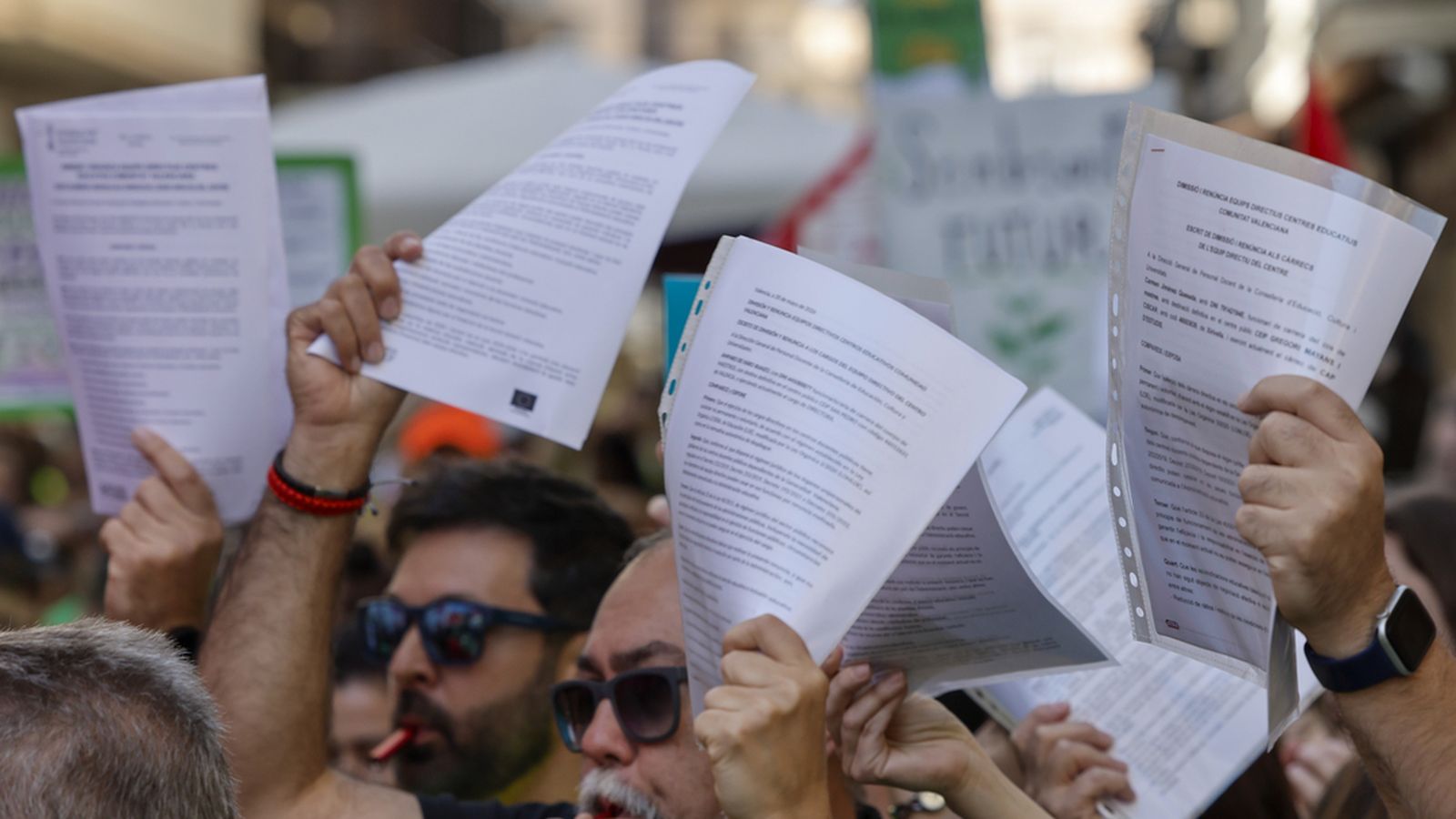 Equips directius de centres educatius públics presenten la dimissió en bloc