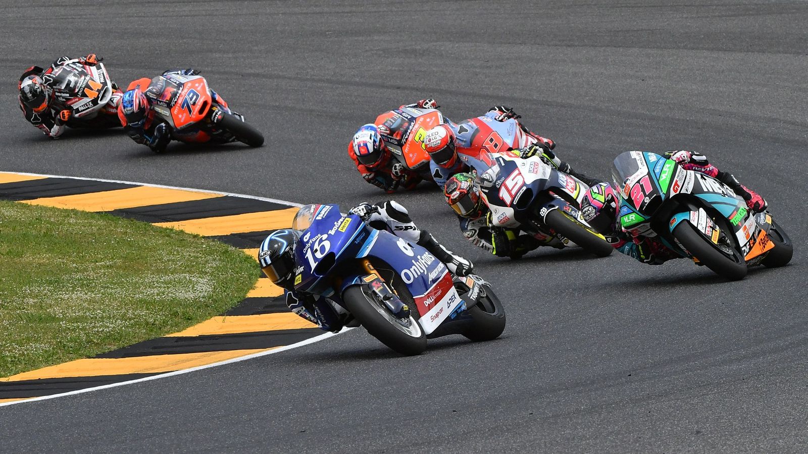 Sergio García i Aron Canet, durant la carrera
