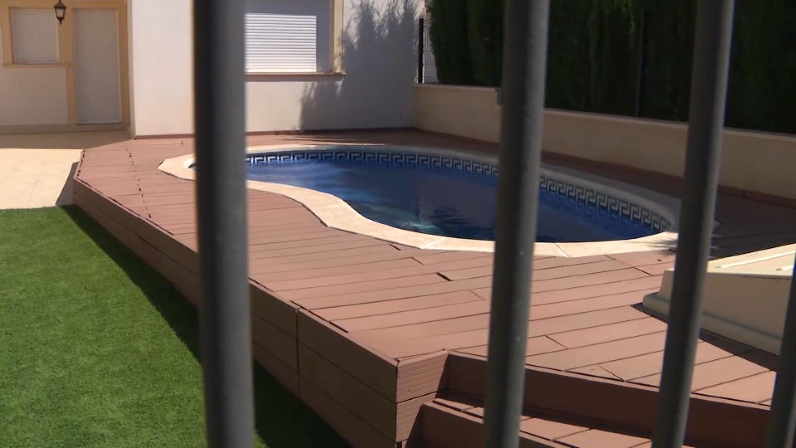 Piscina d'Aigües on se'n van produir els fets Piscina d'Aigües on se'n van produir els fets