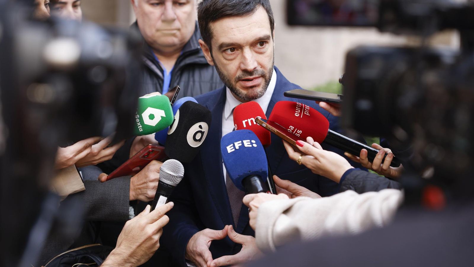 El ministre de drets socials, Pablo Bustinduy, a la seua arribada a la reunió a V