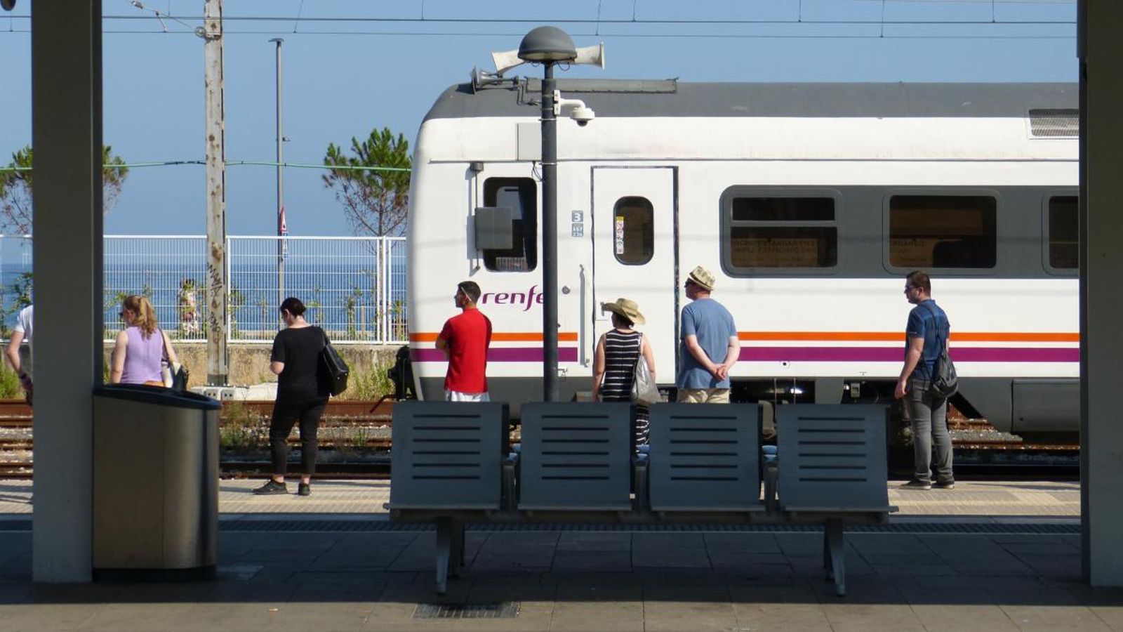 Un Talgo Barcelona-Sevilla, parat a Vila-real després d’atropellar una persona