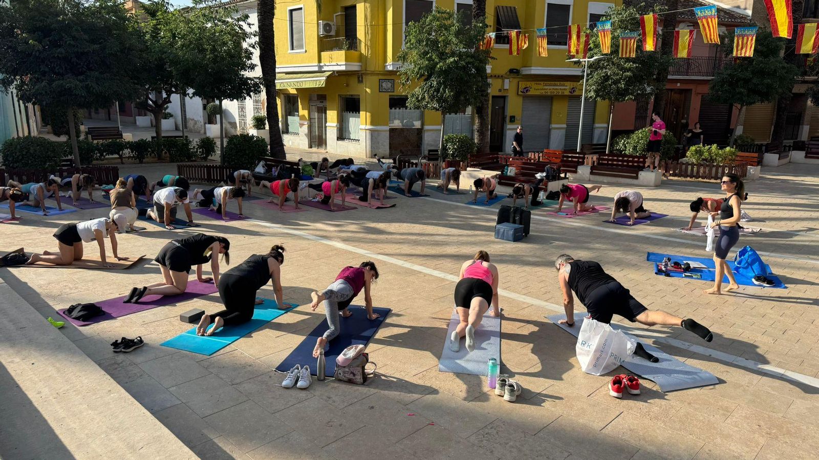 Classe col·lectiva de ioga a Picanya
