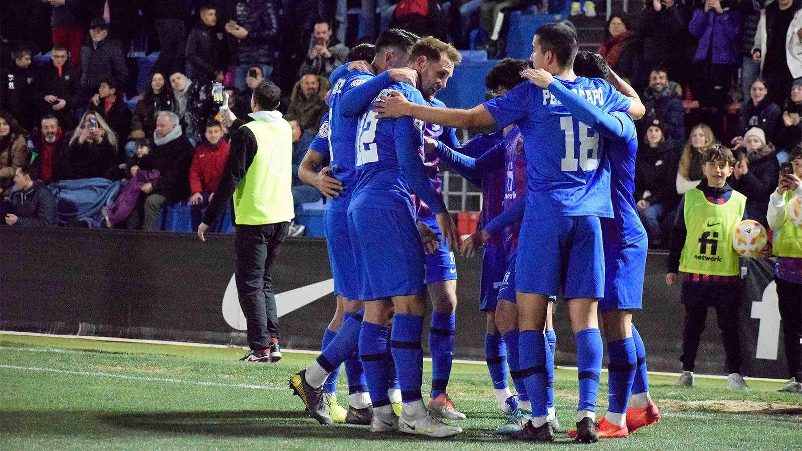 Els jugadors de l'Eldenc celebren un dels gols