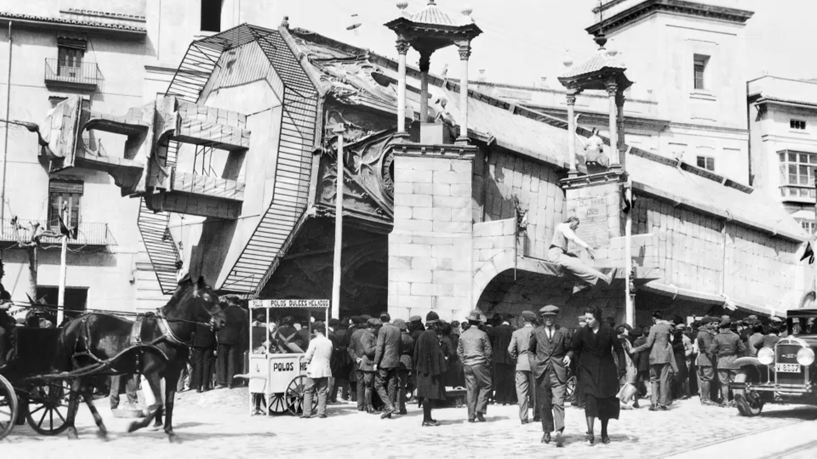 Les i els artistes fallers en el temps