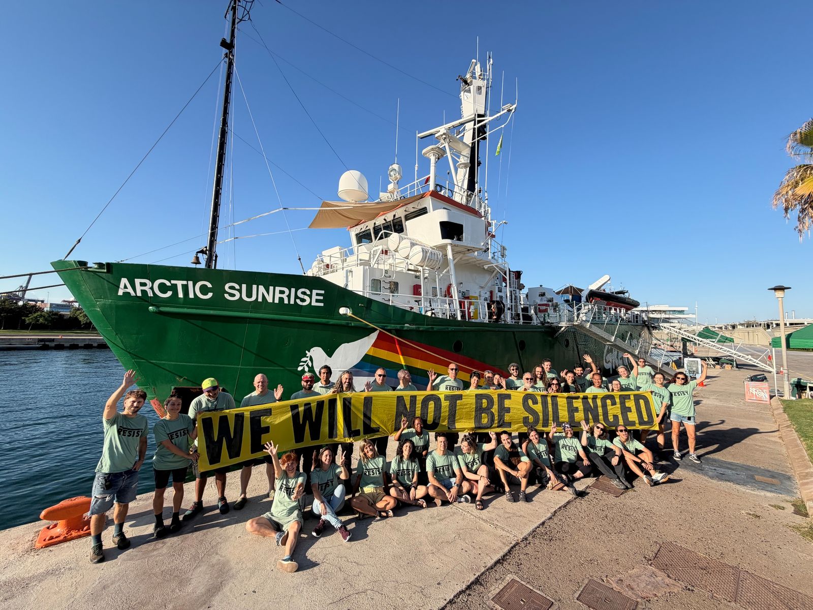 L'Artic Sunrise a la Marina de València este diumenge