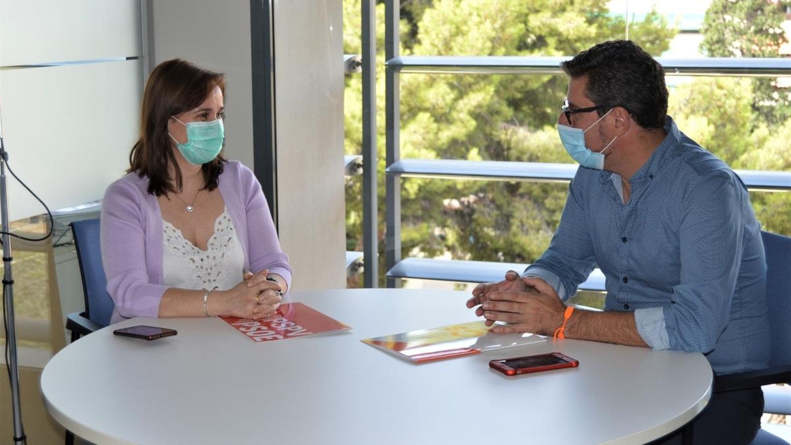 L'alcaldessa de Xixona, Isabel López, i el regidor de Ciutadans, Javier Gutiérrez