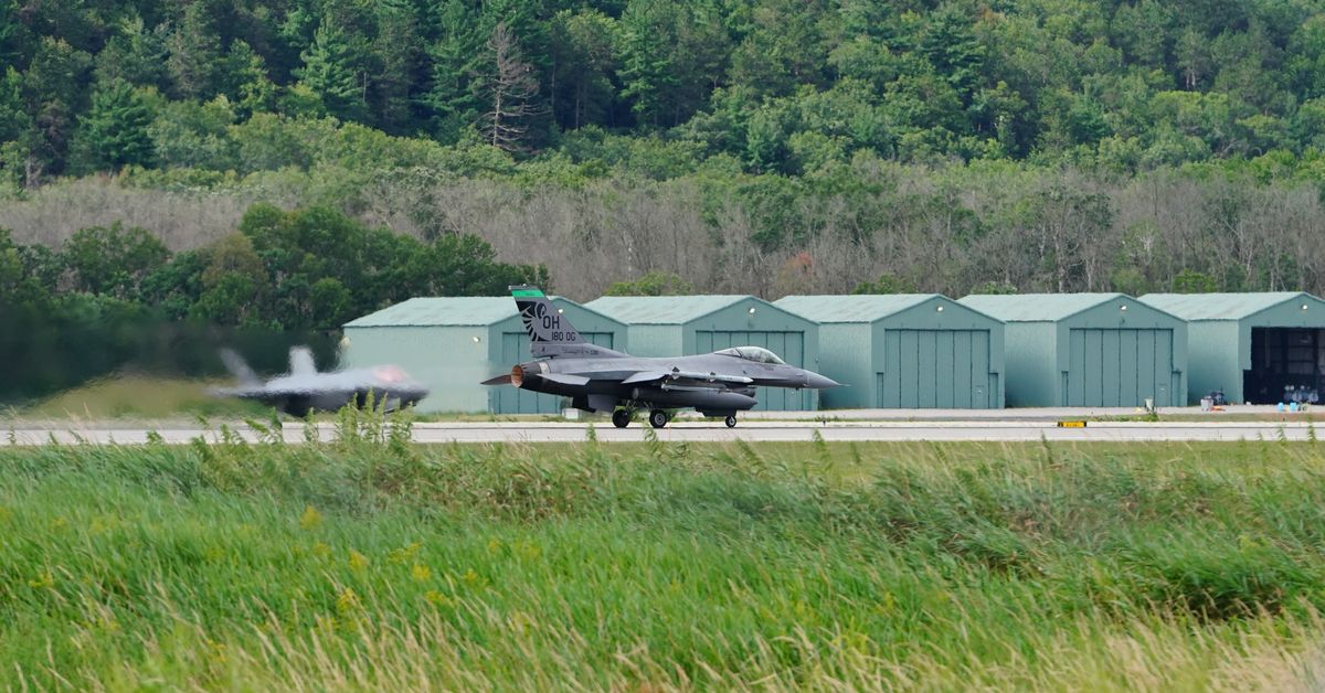 Photo: apuntmedia.es Spanish Navy Officer Expelled from NATO Base Over Relationship With Alleged Russian Spy