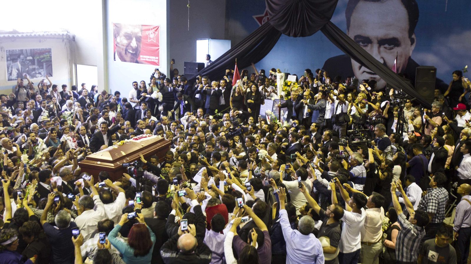 Els seus partidaris acomiaden Alan García