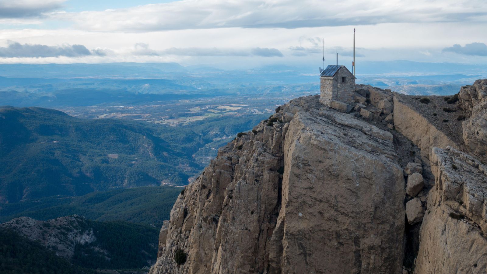 La zona del Penyagolosa ha sigut una de les que ha registrat les gelades més acusades aquest dilluns de matinada, amb 12 graus negatius a l'ermitori