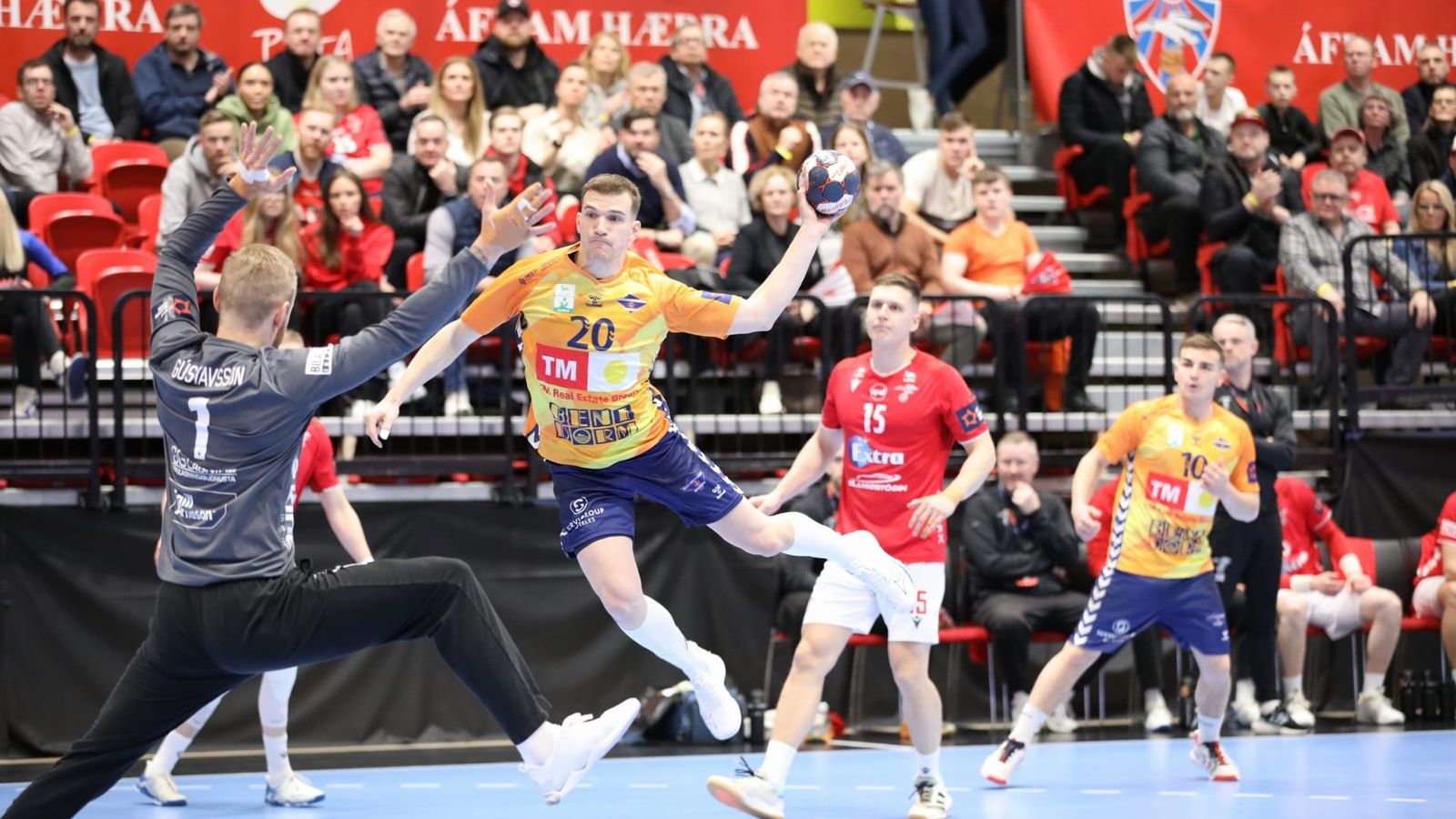 Ramiro Martínez ha sigut el màxim golejador (8) en la derrota de TM Benidorm a la pista del Valur (35-29)