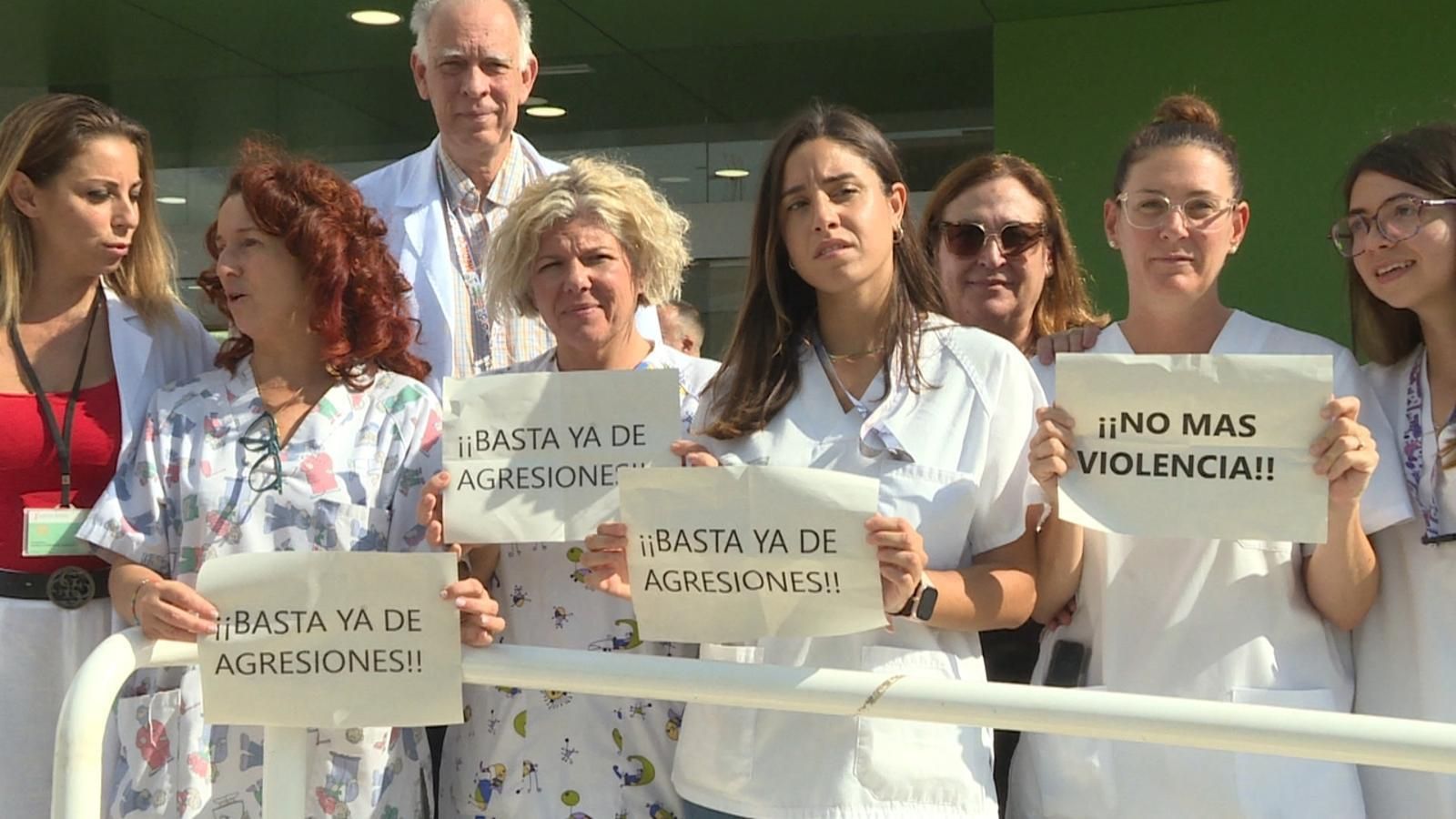 Protesta al centre d’atenció 24 hores del Pilar de la Foradada per a condemnar les agressions a personal sanitari en una imatge d'arxiu