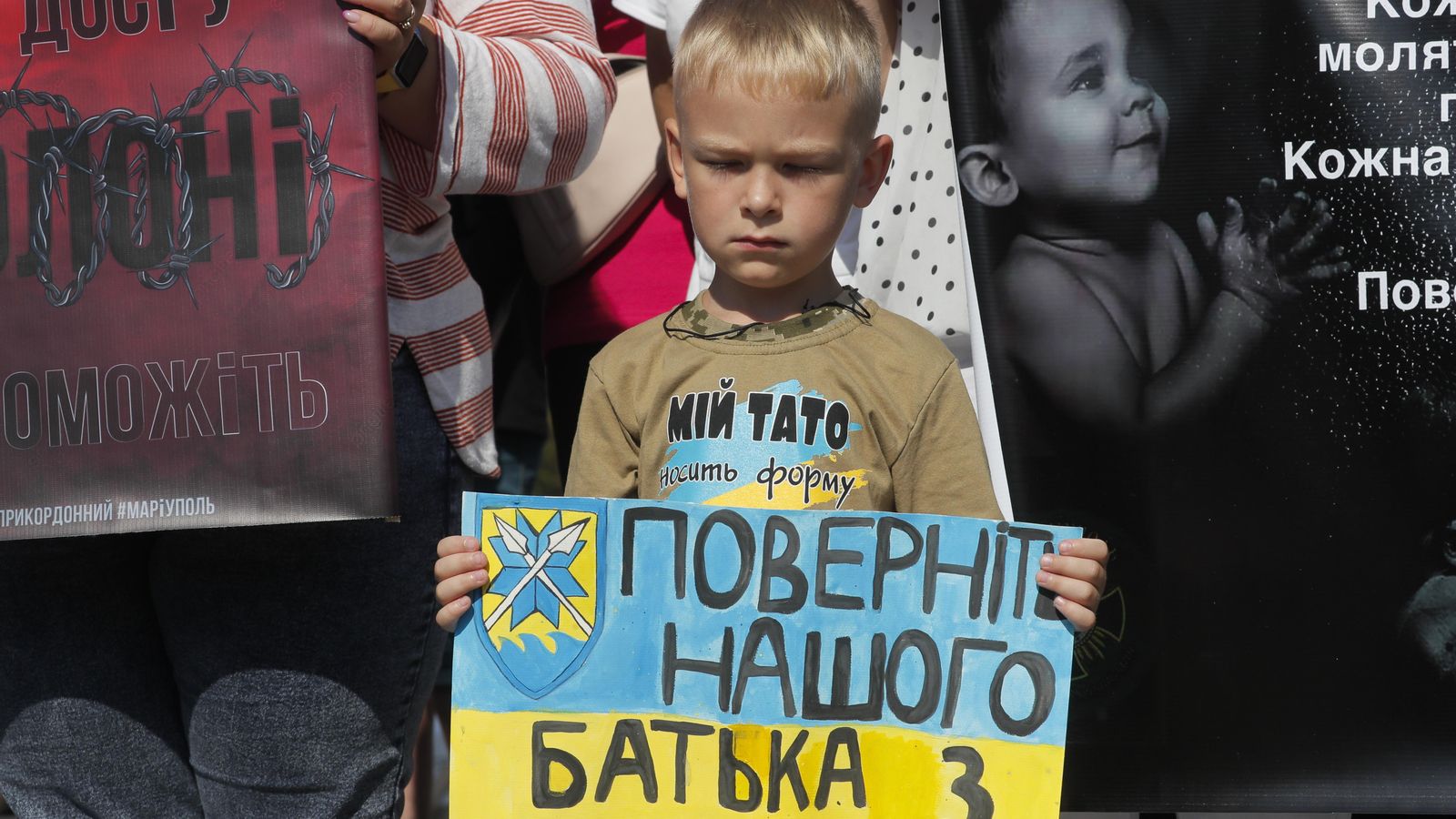 Un xiquet i altres familiars demanen a Kíiv el retorn dels presoners de guerra ucraïnesos de la captivitat russa