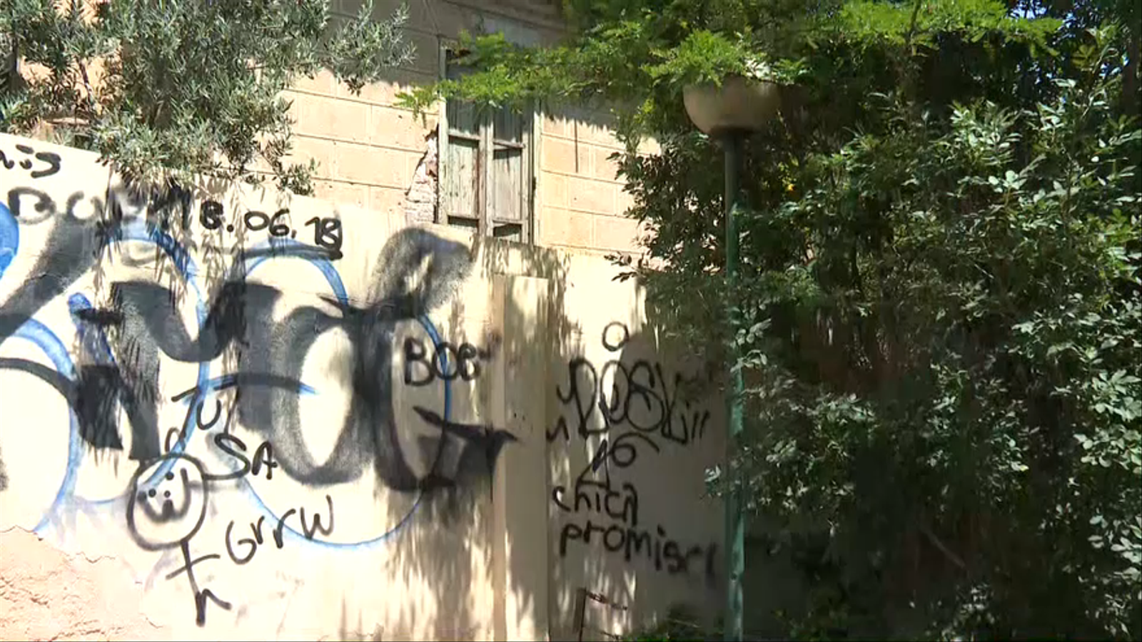 Casa abandonada a Burjassot on va tindre lloc la presumpta agressió / À Punt NTC