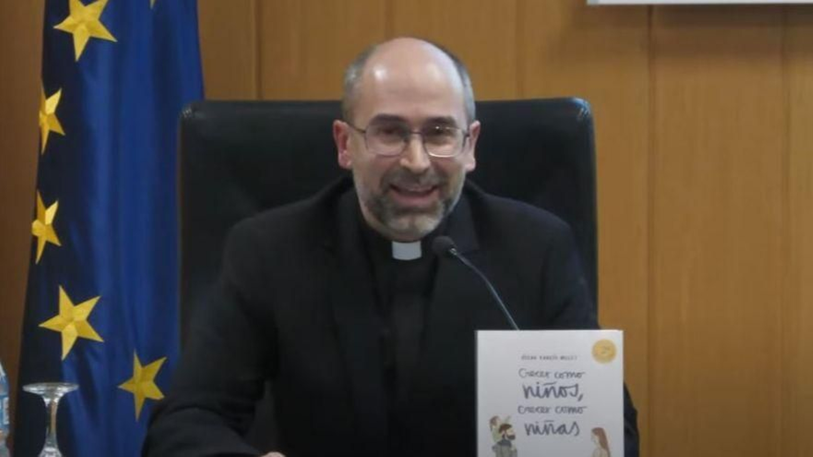 El professor Óscar García Mulet durant la presentació del seu llibre a la Universitat Catòlica de València