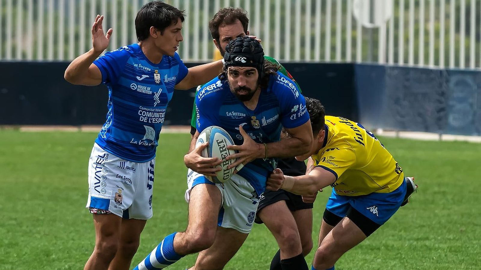 Dos jugadors de La Vila, en una acció d'un partit