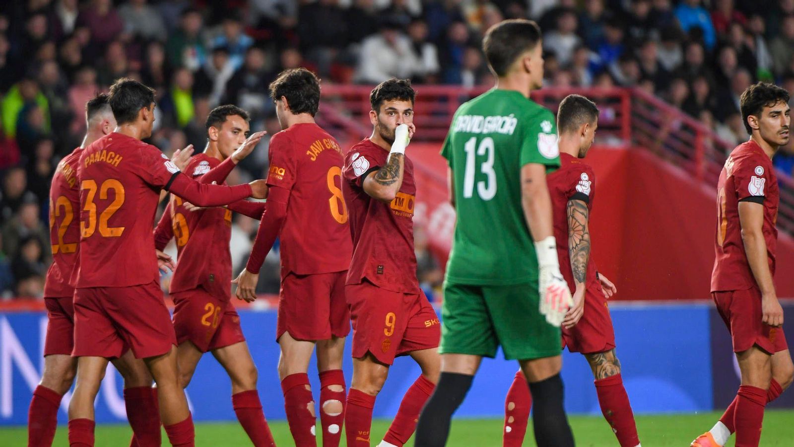Hugo Duro celebra el primer gol amb els companys