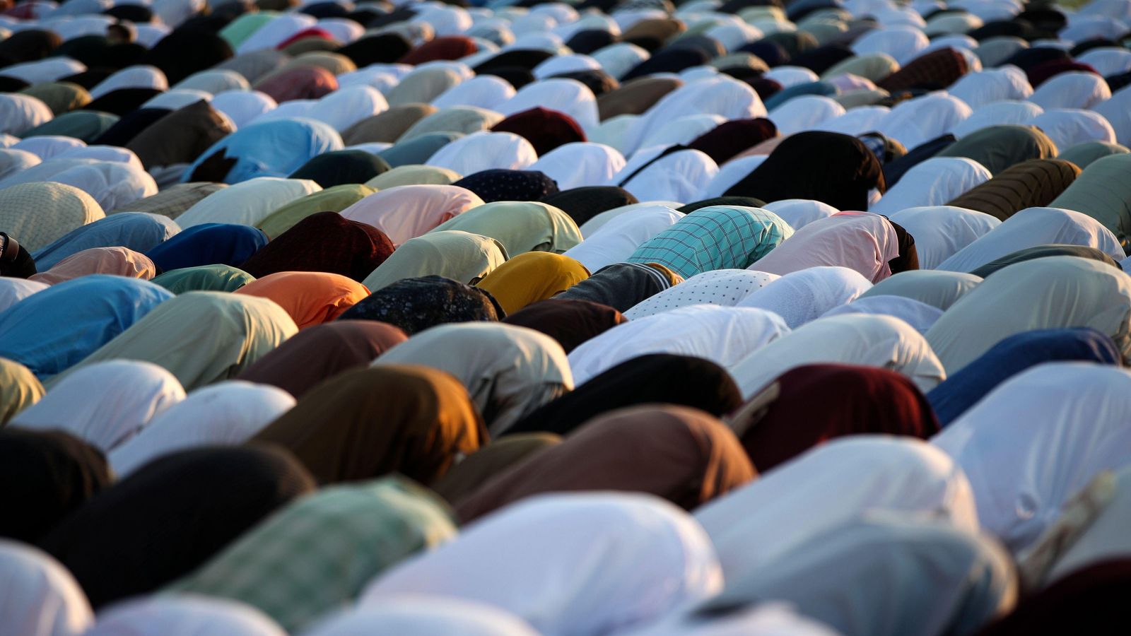 Milions de persones que professen la religió musulmana celebren des d'aquest divendres la fi del ramadà