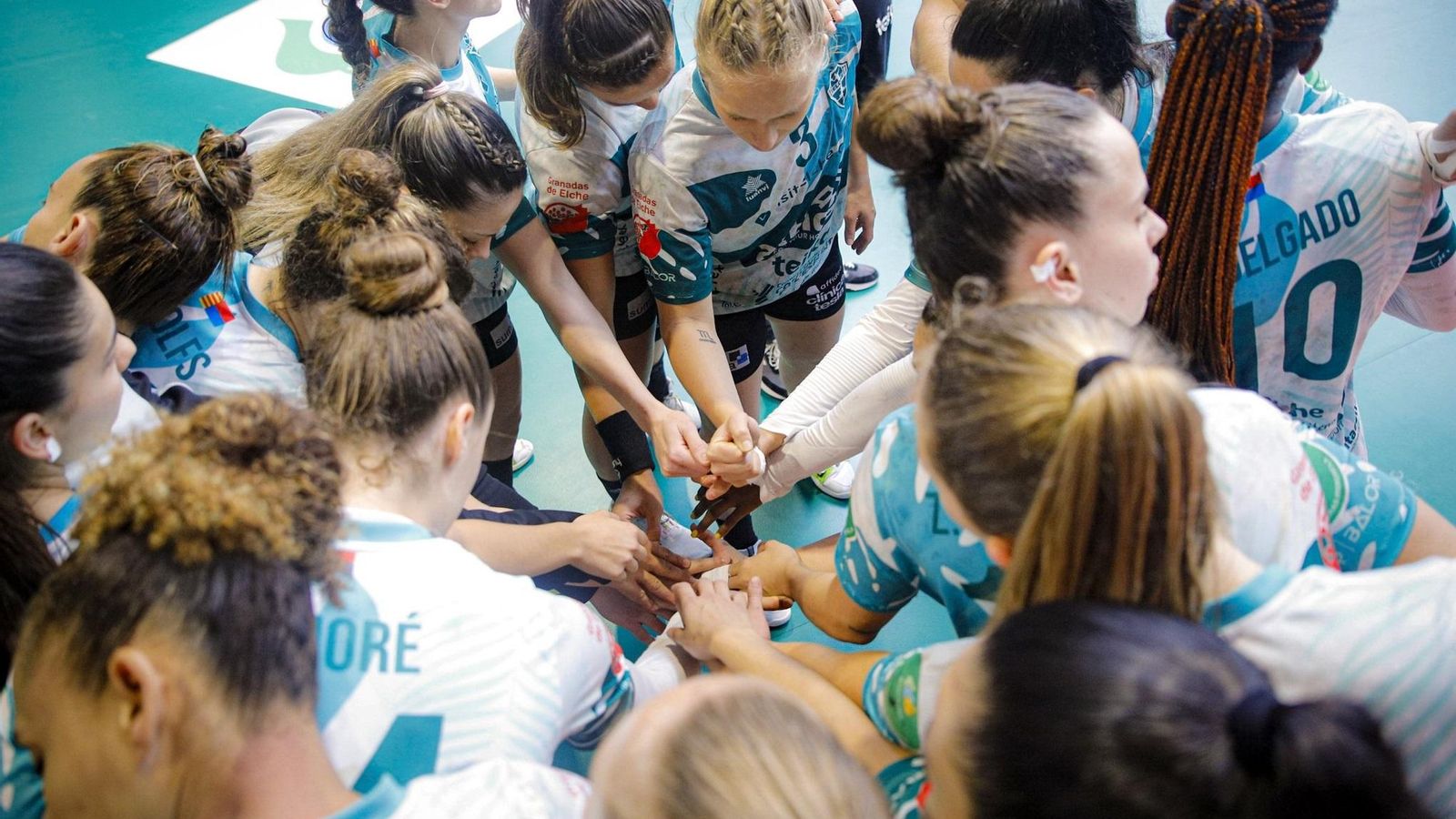 Les jugadores de l'Handbol Elx, abans d'un partit Les jugadores de l'Handbol Elx, abans d'un partit