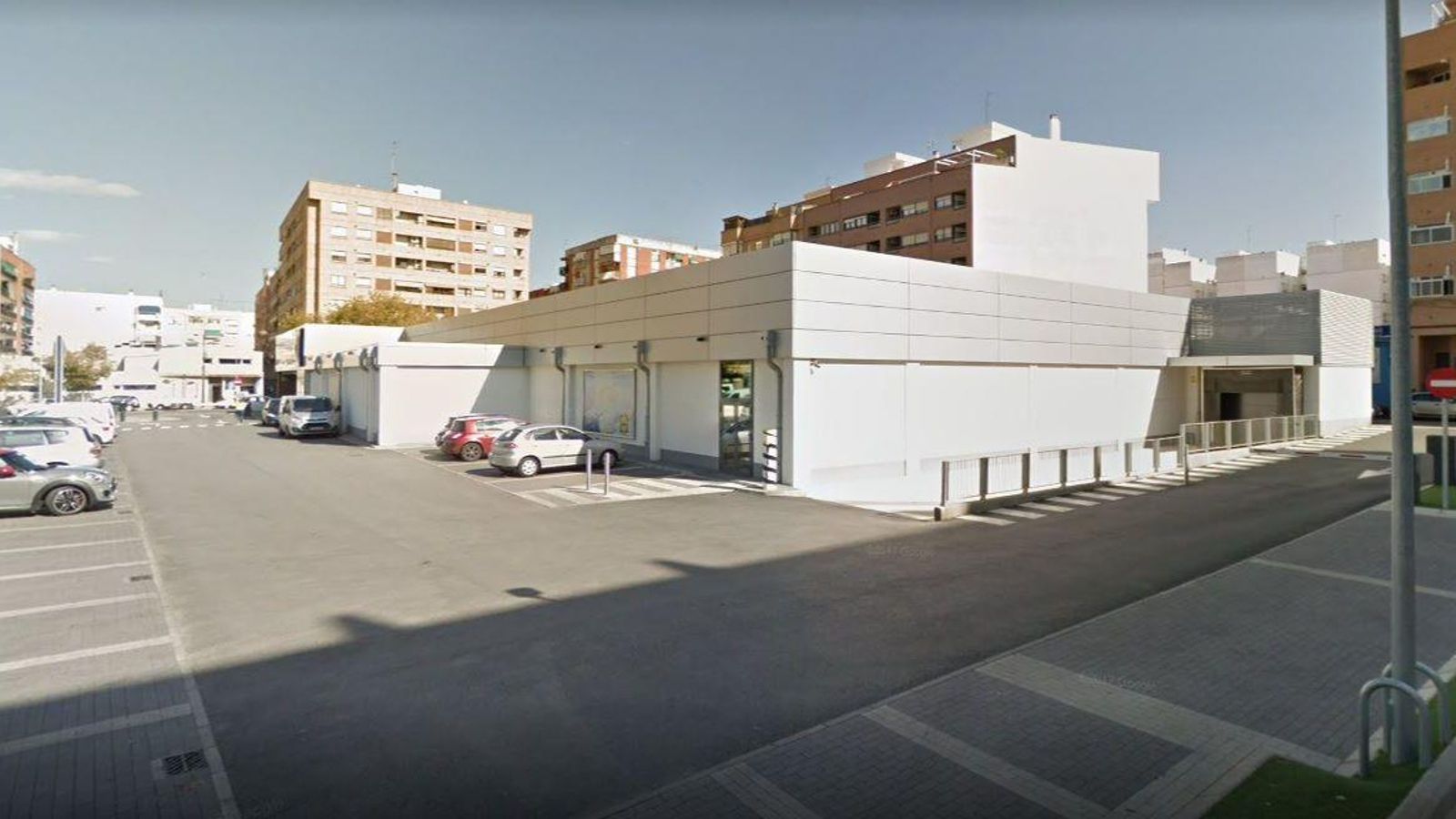 Moll de càrrega del supermercat on van ocórrer els fets