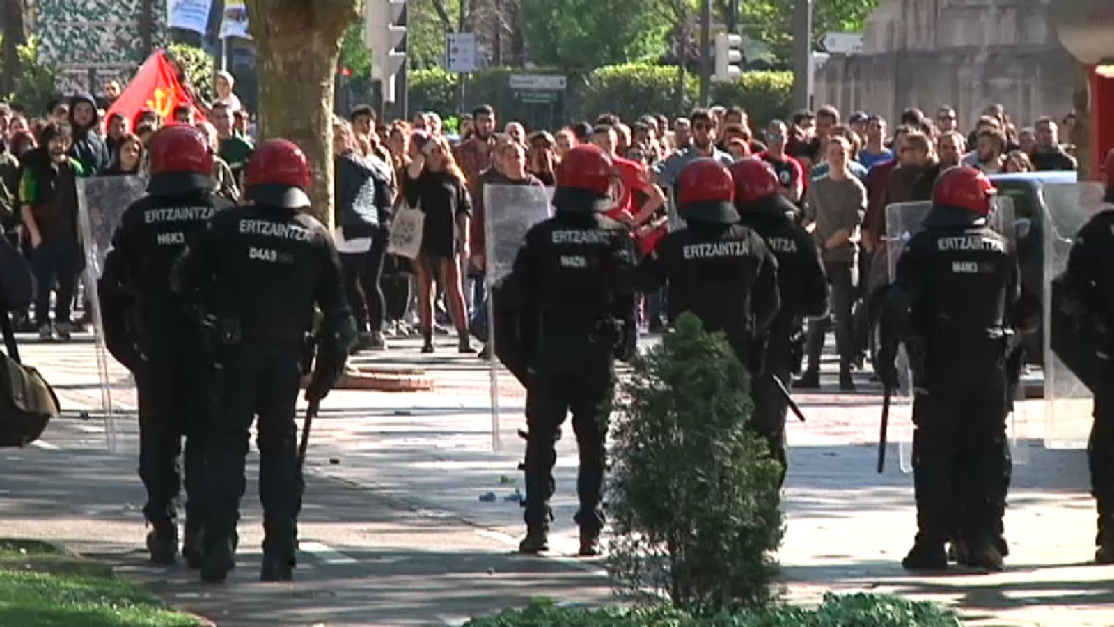 Almenys a tres dels detinguts els imputen un delicte d'atemptat i desorde públics