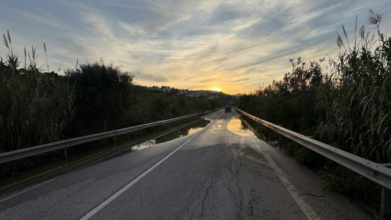 Imatge d’una carretera afectada per la dana Adam.