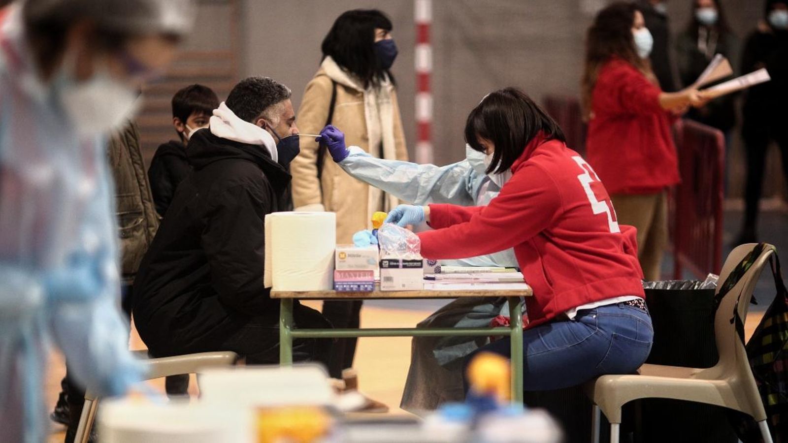 Un poliesportiu de la Comunitat de Madrid, on es fan proves PCR per a la detecció de contagis, en una imatge d'arxiu Un poliesportiu de la Comunitat de Madrid, on es fan proves PCR per a la detecció de contagis, en una imatge d'arxiu
