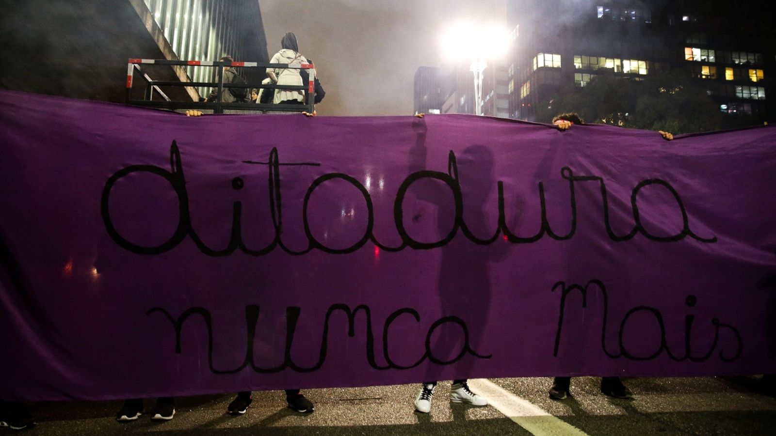 Manifestació contra el president brasiler, Jair Bolsonaro, aquest dilluns en Sao Paulo