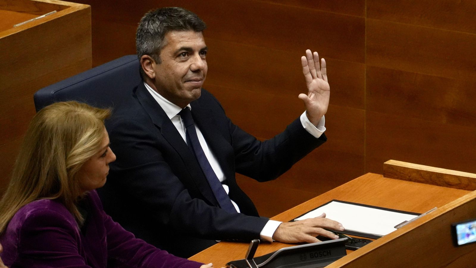 L'expresident de la Generalitat, Carlos Mazón, durant el debat d'investidura del nou president en les Corts