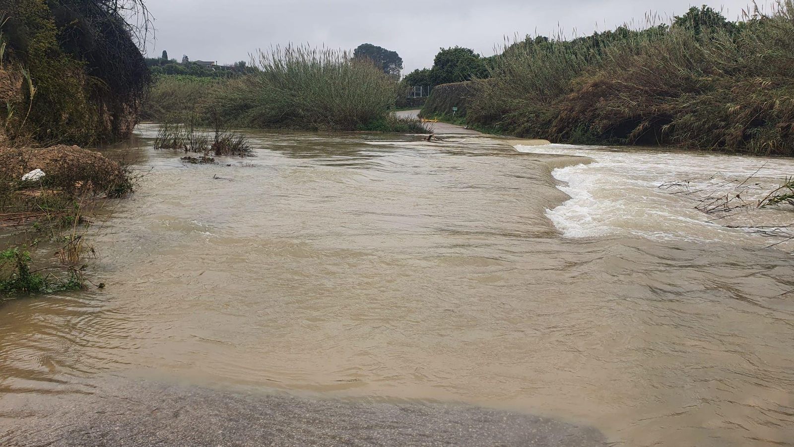 Pas sobre el Serpis tallat al terme de Beniflà, on s'advertia que estava prohibit creuar cap a Palma de Gandia
