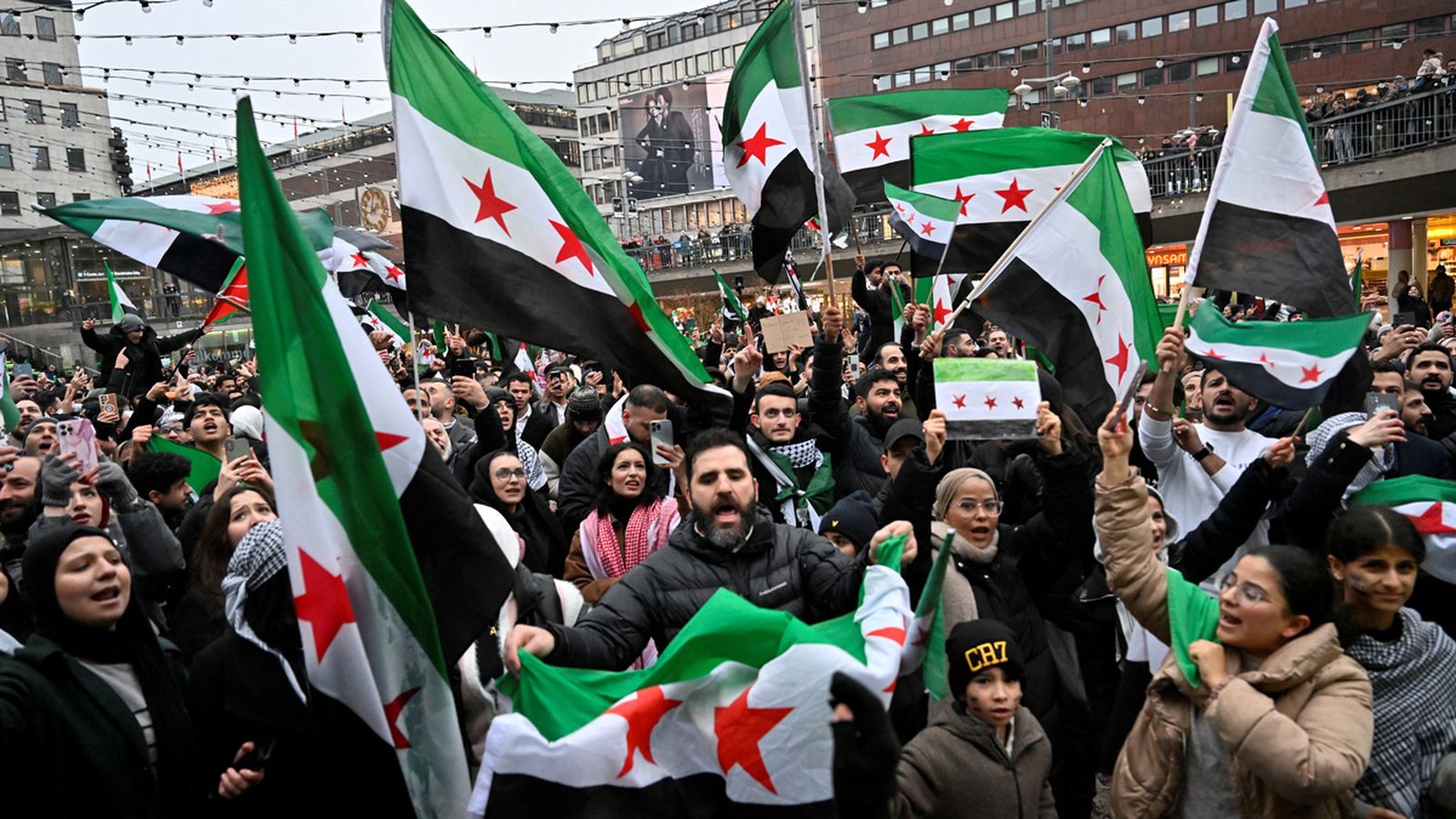 Milers de sirians a l'estranger han eixit al carrer per a celebrar la caiguda d'Al-Assad