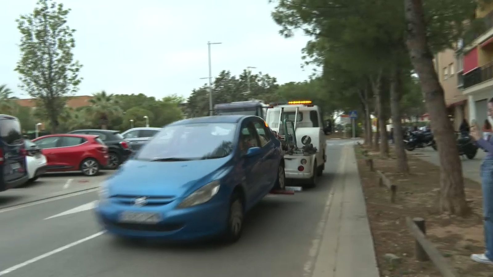 Catarroja inicia una campanya perquè el veïnat torne a aparcar els vehicles en llocs habilitats