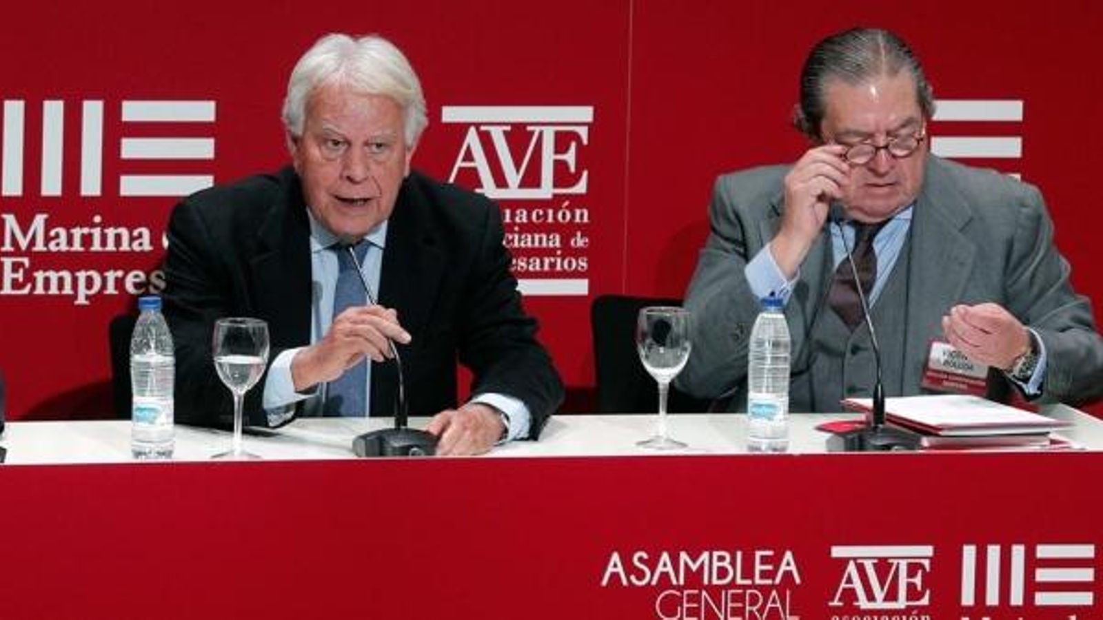 L'expresident Felipe González, aquest dilluns junt amb el president d'AVE, Vicente Boluda