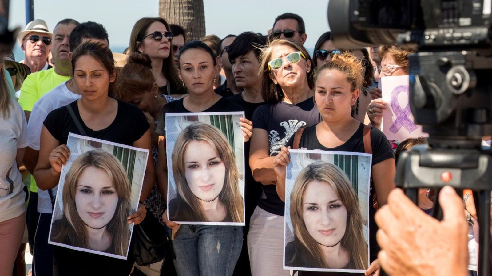 Concentració celebrada en Antilla (Huelva) en memòria de Cristina M. la jove romanesa de 24 anys pressumptament assassinada per la seua exparella