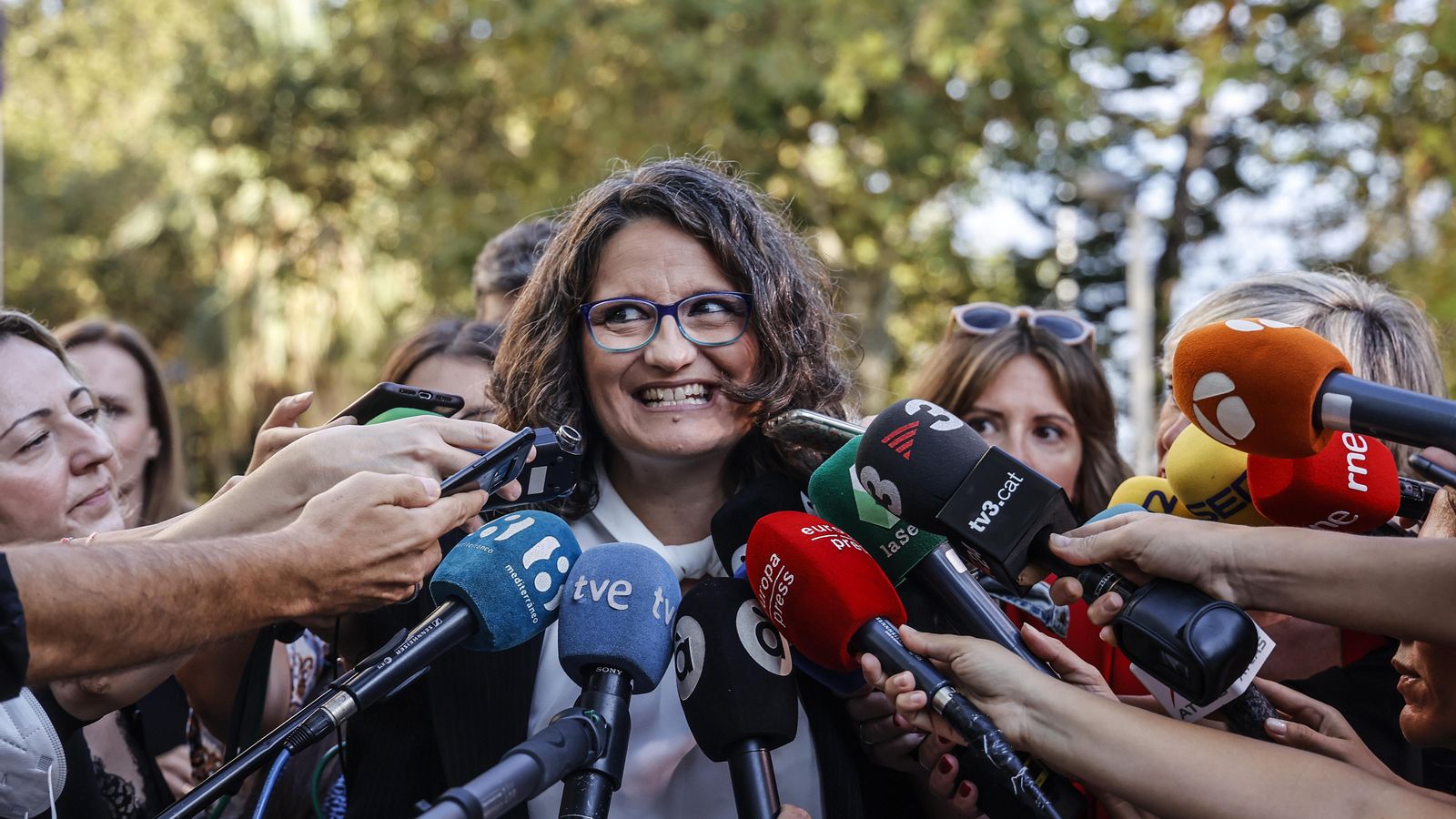 Mónica Oltra compareix davant dels mitjans després de declarar al jutjat d'instrucció número 15 de València