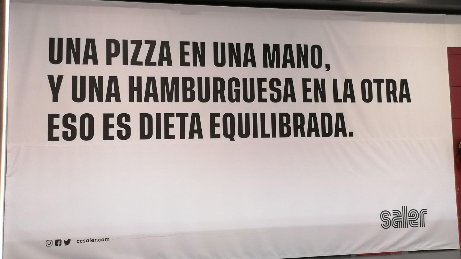 Cartell de la polèmica al Centre Comercial El Saler de València