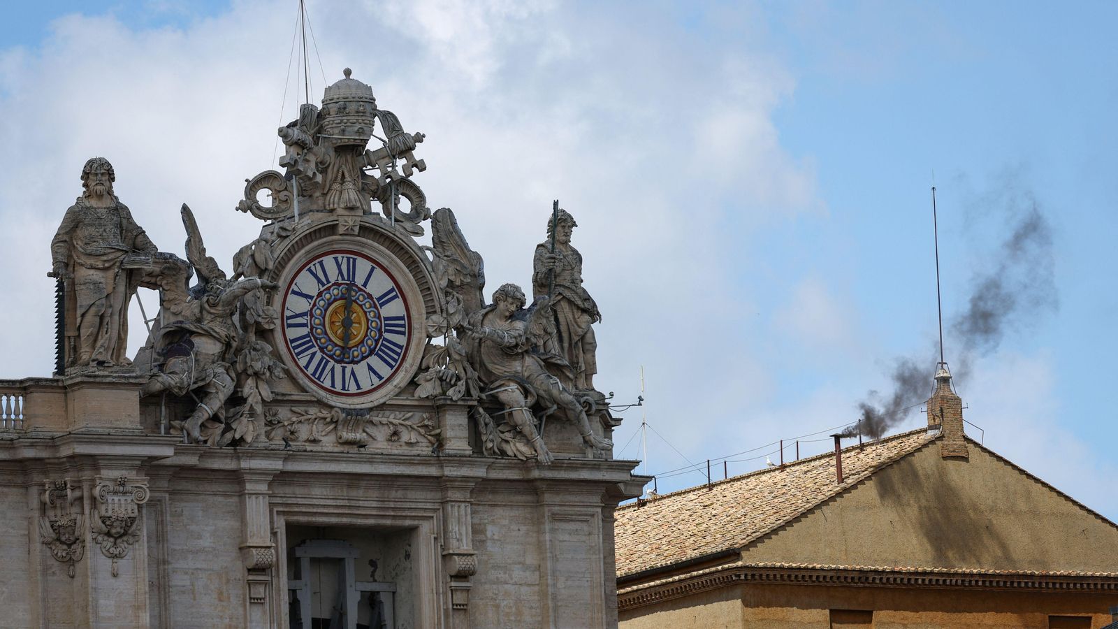 El fum negre anunciava la falta d'acord per a escollir el papa