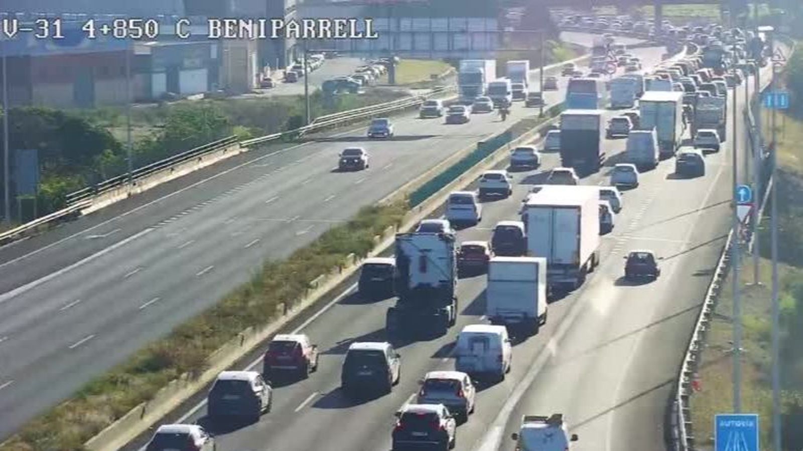 Trànsit dens d'entrada a València per la pista de Silla