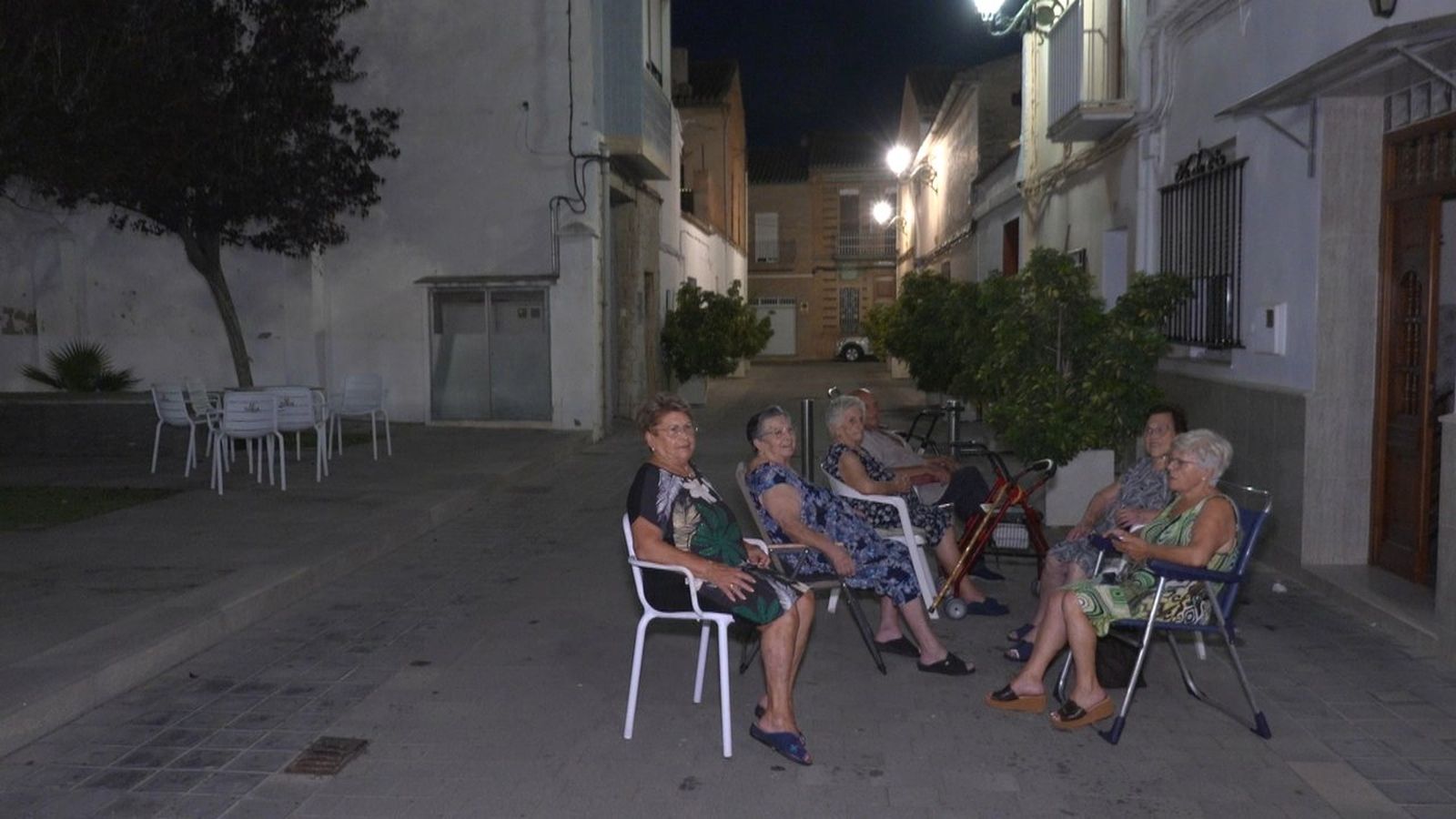Conversa a la fresca a Ador