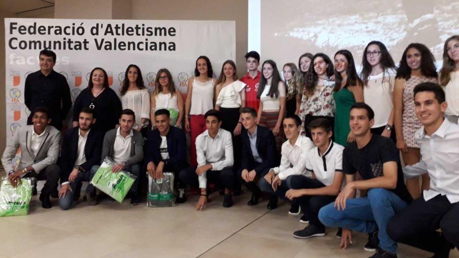 Guardonats per la FACV en la gala celebrada en un hotel de València Guardonats per la FACV en la gala celebrada en un hotel de València