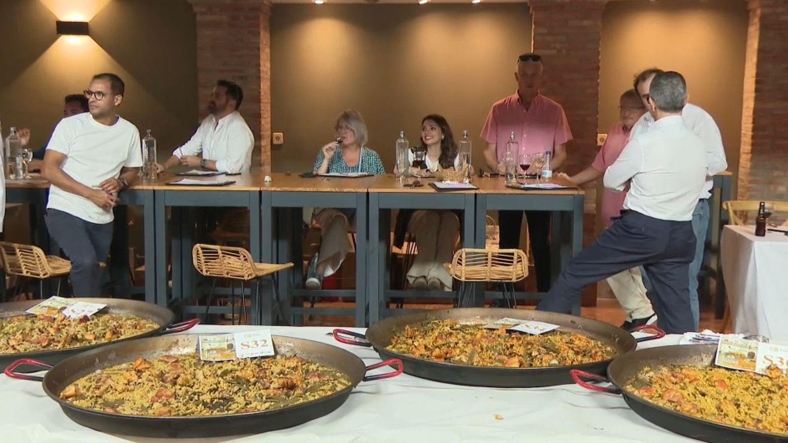 Paelles participants en una edició anterior del concurs de Sueca