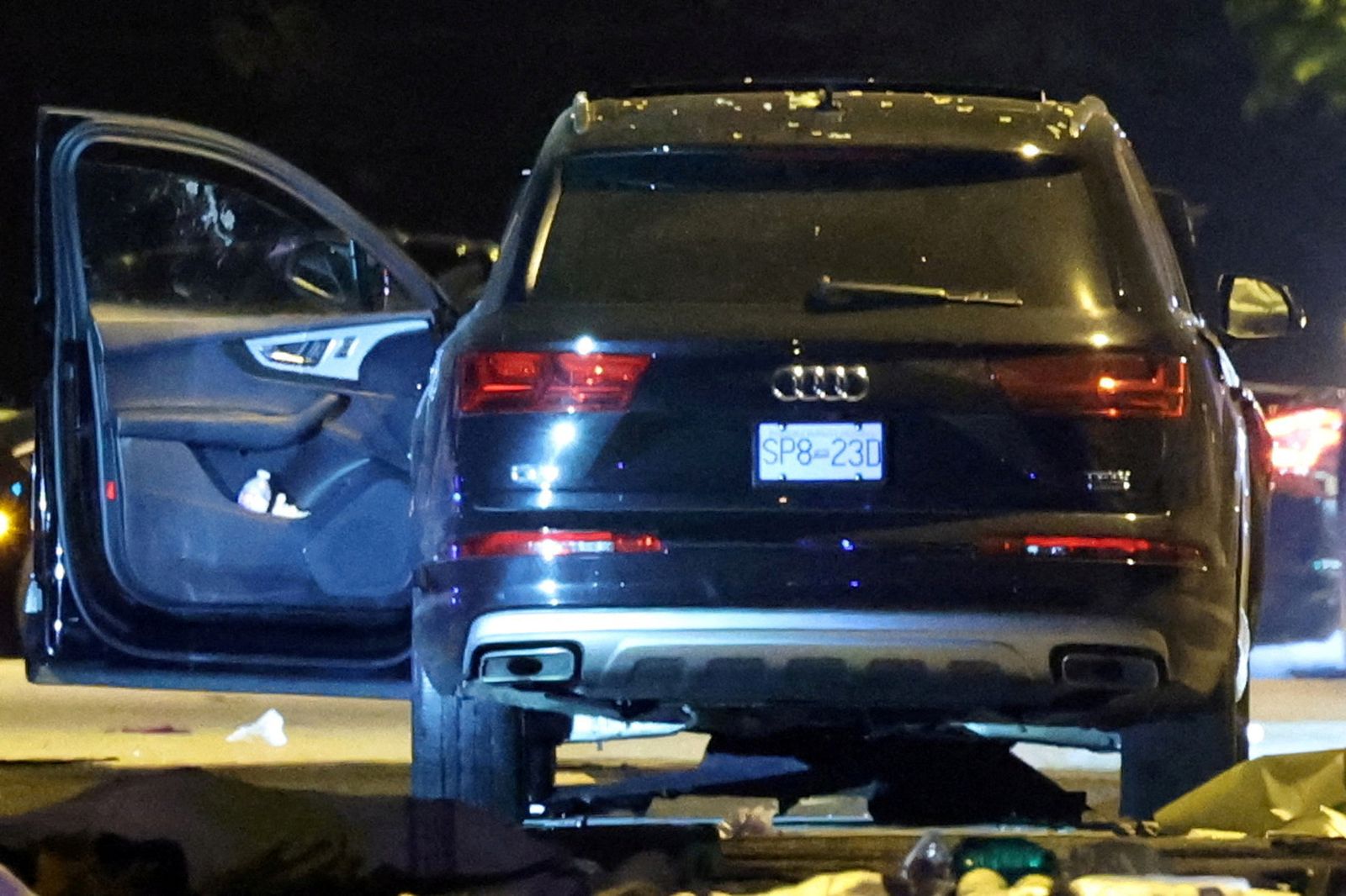 En imatge, el vehicle que ha arrollat la multitud
